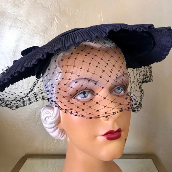 FABULOUS 1950s\' NAVY FABRIC AND VELVET \'CART WHEEL\' HAT WITH MATCHING HALF VEIL main image 9